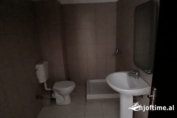 Shtepi ne shitje Apartament ne Tirane, 1+1, Mobilimi E mobiluar, Pagesa 78,000  Euro.