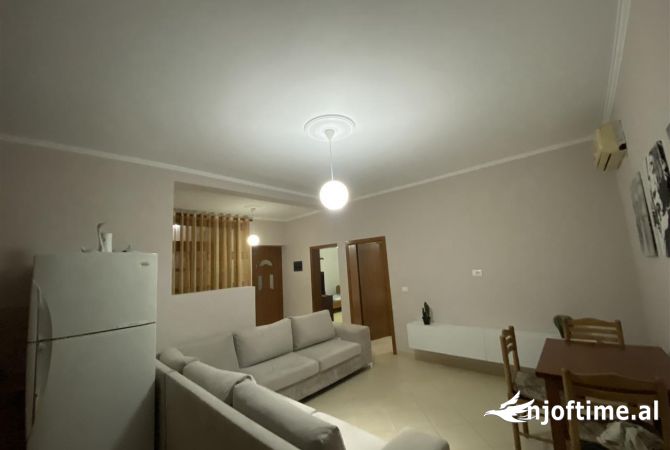 Shtepi me qera Shtepi Private ne Tirane, 2+1, Mobilimi E mobiluar, Pagesa 480  Euro.