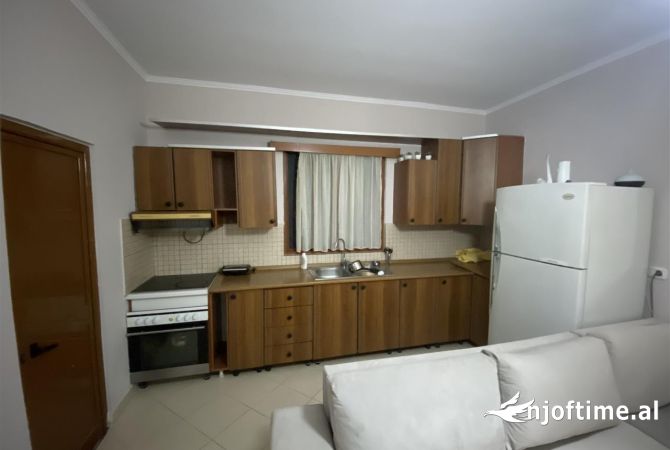 Shtepi me qera 2+1 ne Tirane - 480 Euro