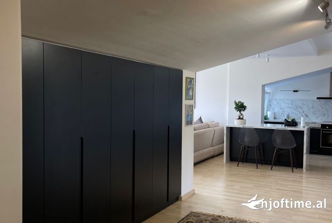 Shtepi ne shitje Apartament ne Tirane, 2+1, Mobilimi E mobiluar, Pagesa 370,000  Euro.