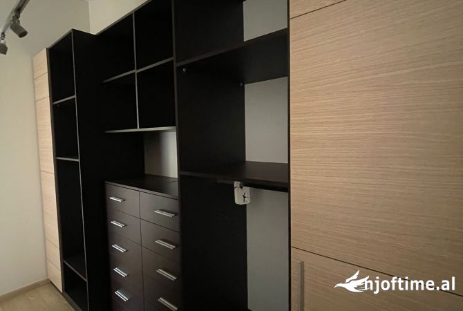 Shtepi ne shitje Apartament ne Tirane, 2+1, Mobilimi E mobiluar, Pagesa 370,000  Euro.