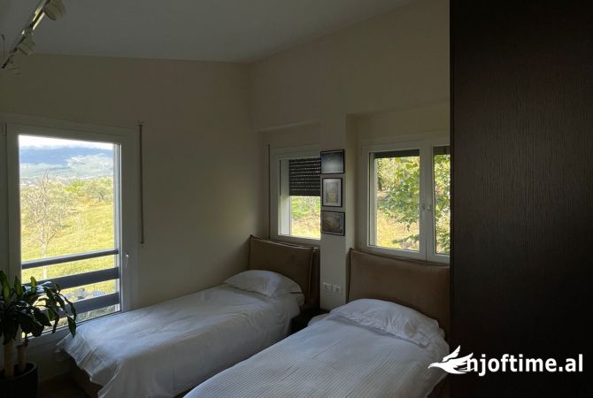 Shtepi ne shitje Apartament ne Tirane, 2+1, Mobilimi E mobiluar, Pagesa 370,000  Euro.