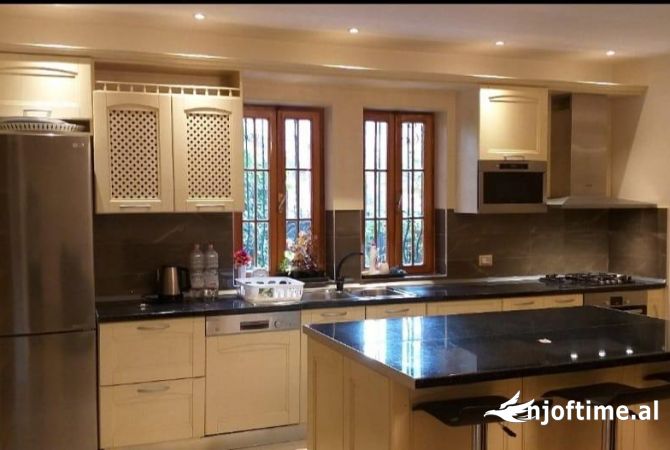 Shtepi ne shitje 7+1 ne Tirane - 900,000 Euro