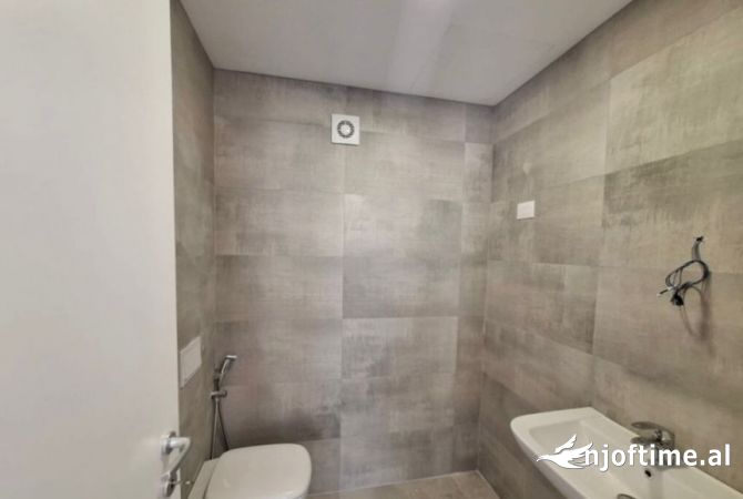 Ambient biznesi me qera 1+1 ne Tirane - 1,700 Euro