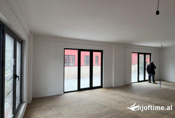 Shtepi ne shitje 3+1 ne Tirane - 306,000 Euro