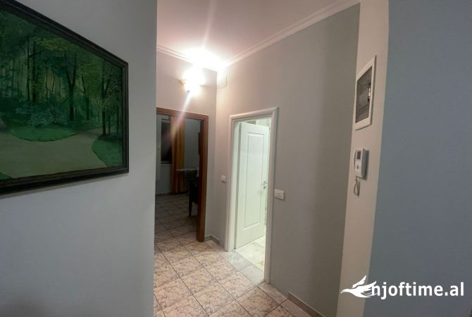 Shtepi me qera Apartament ne Tirane, 3+1, Mobilimi E mobiluar, Pagesa 1,000  Euro.