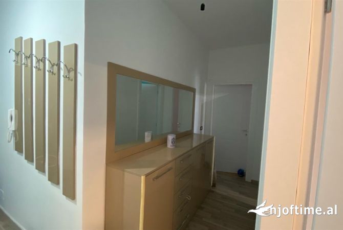 Shtepi me qera Apartament ne Tirane, 2+1, Mobilimi E mobiluar, Pagesa 500  Euro.