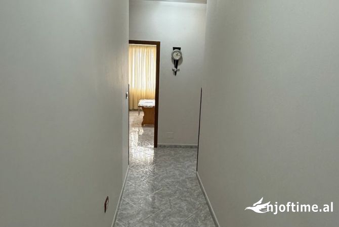 Shtepi ne shitje Apartament ne Tirane, 3+1, Mobilimi E mobiluar, Pagesa 216,600  Euro.