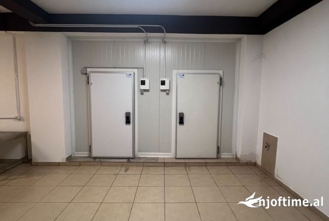 Ambient biznesi me qera 4+1 ne Tirane - 1,000 Euro