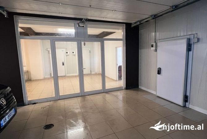 Ambient biznesi me qera 4+1 ne Tirane - 1,000 Euro