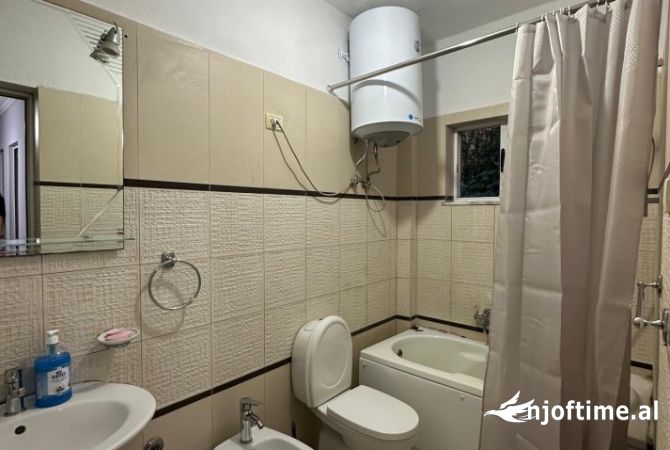 Shtepi me qera Shtepi Private ne Tirane, 2+1, Mobilimi E mobiluar, Pagesa 400  Euro.