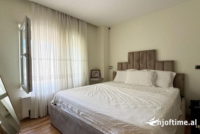 Shtepi ne shitje Duplex(shtepi me 2 kate) ne Tirane, 3+1, Mobilimi E mobiluar, Pagesa 350,000  Euro.