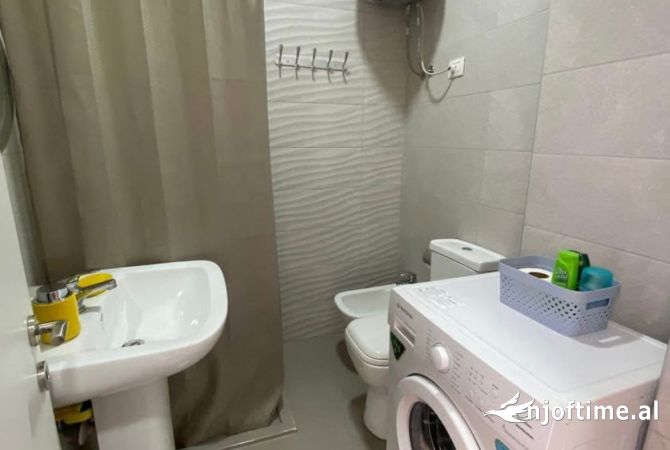 Shtepi me qera Apartament ne Tirane, Garsoniere, Mobilimi E mobiluar, Pagesa 400  Euro.