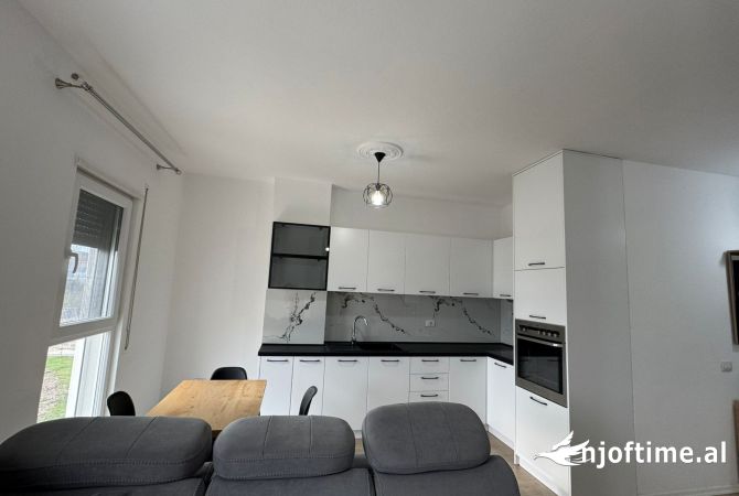 Shtepi me qera Apartament ne Tirane, 2+1, Mobilimi E mobiluar, Pagesa 500  Euro.