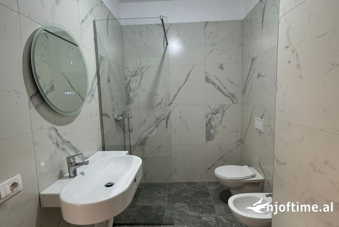 Shtepi me qera Apartament ne Tirane, 2+1, Mobilimi E mobiluar, Pagesa 500  Euro.