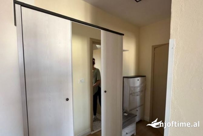 Shtepi me qera Apartament ne Tirane, Garsoniere, Mobilimi E mobiluar, Pagesa 38,000  Leke.