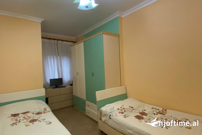 Shtepi me qera Apartament ne Tirane, 2+1, Mobilimi E mobiluar, Pagesa 450  Euro.