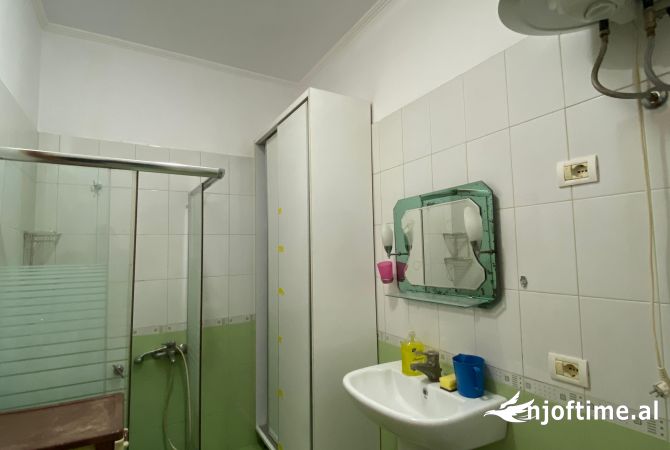 Shtepi me qera Apartament ne Tirane, 2+1, Mobilimi E mobiluar, Pagesa 450  Euro.