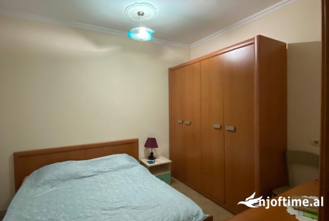Shtepi me qera Apartament ne Tirane, 2+1, Mobilimi E mobiluar, Pagesa 450  Euro.