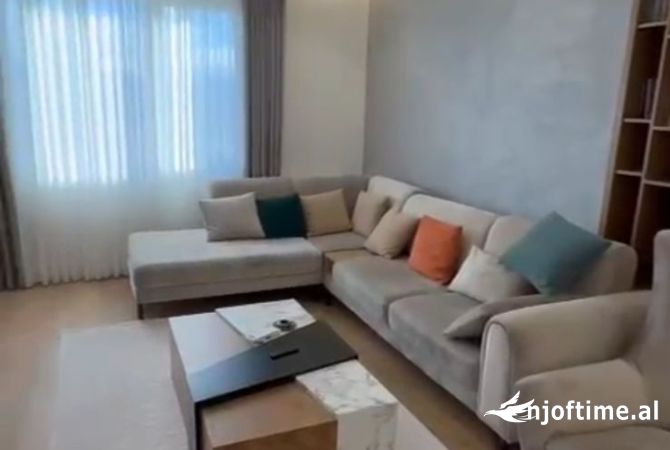 Shtepi me qera Apartament ne Tirane, 2+1, Mobilimi E mobiluar, Pagesa 2,200  Euro.