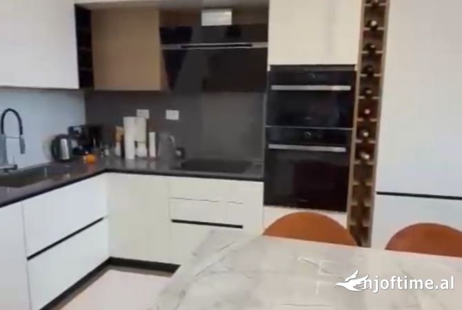 Shtepi me qera Apartament ne Tirane, 2+1, Mobilimi E mobiluar, Pagesa 2,200  Euro.