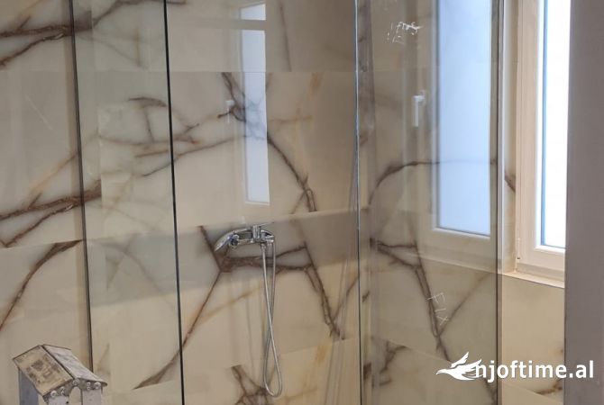 Shtepi me qera 2+1 ne Tirane - 800 Euro