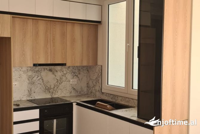 Shtepi me qera 2+1 ne Tirane - 800 Euro