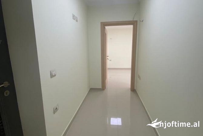 Ambient biznesi me qera 3+1 ne Tirane - 600 Euro