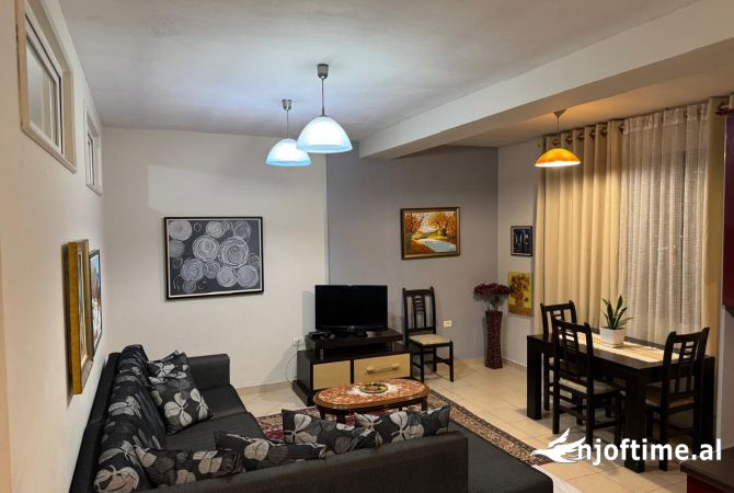 Shtepi me qera 2+1 ne Tirane - 38,000 Leke