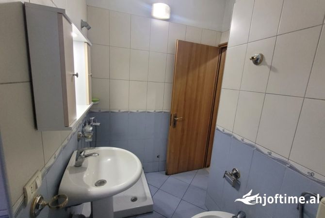 Shtepi me qera 2+1 ne Tirane - 38,000 Leke