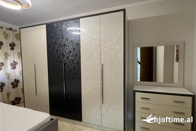 Shtepi me qera Apartament ne Tirane, 2+1, Mobilimi E mobiluar, Pagesa 700  Euro.