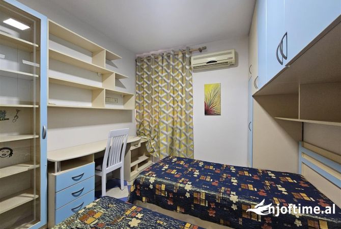 Shtepi me qera Apartament ne Tirane, 2+1, Mobilimi E mobiluar, Pagesa 700  Euro.