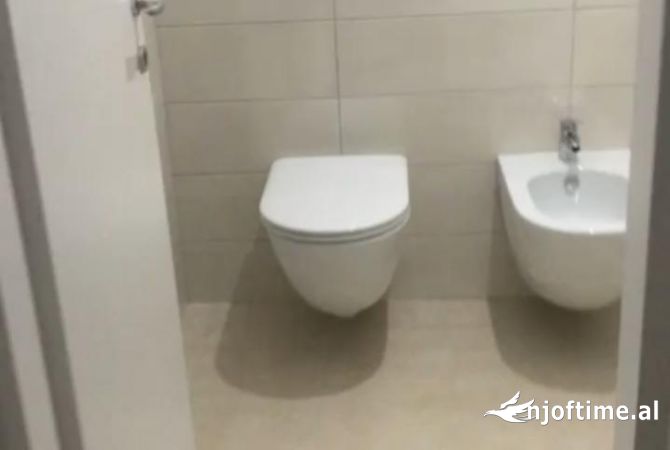 Shtepi me qera Apartament ne Tirane, 2+1, Mobilimi Bosh, pa mobiluar, Pagesa 500  Euro.