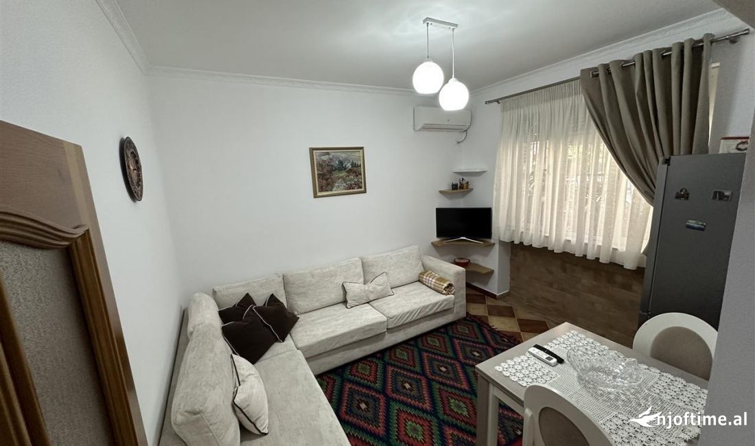 Shtepi me qera Apartament ne Tirane, 1+1, Mobilimi E mobiluar, Pagesa 450  Euro.