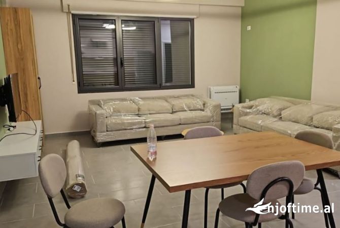 Shtepi me qera 2+1 ne Tirane - 690 Euro