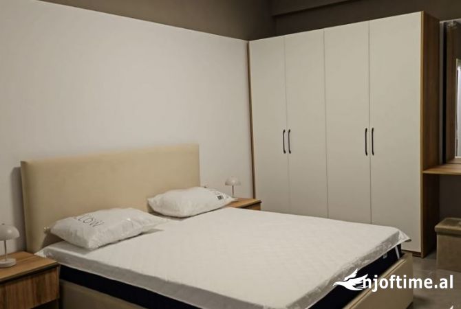 Shtepi me qera 2+1 ne Tirane - 690 Euro