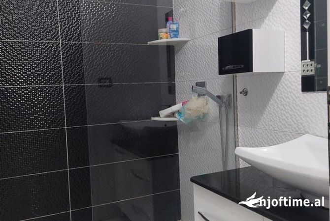 Shtepi me qera 2+1 ne Tirane - 470 Euro