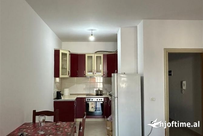 Shtepi me qera 2+1 ne Tirane - 40,000 Leke