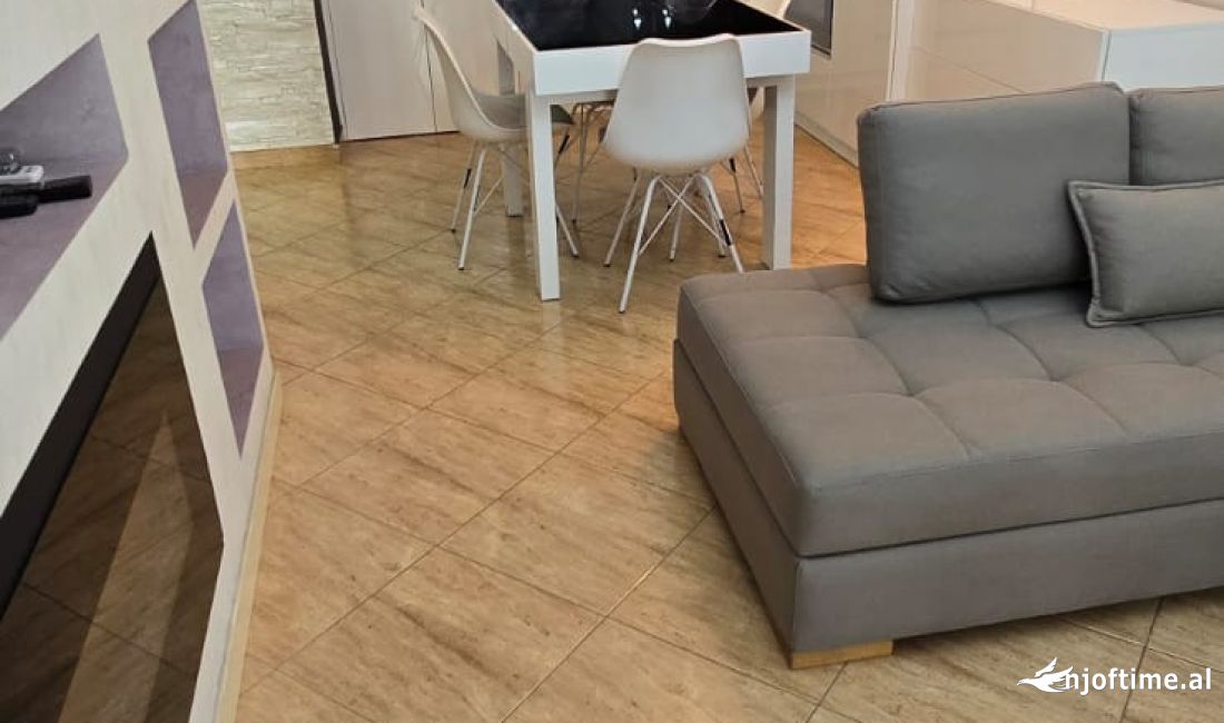 Shtepi ne shitje Apartament ne Tirane, 1+1, Mobilimi E mobiluar, Pagesa 135,000  Euro.