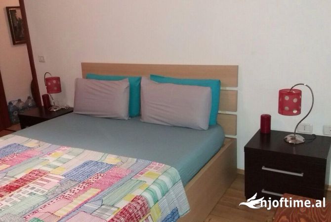 Shtepi me qera Apartament ne Tirane, 1+1, Mobilimi E mobiluar, Pagesa 40,000  Leke.