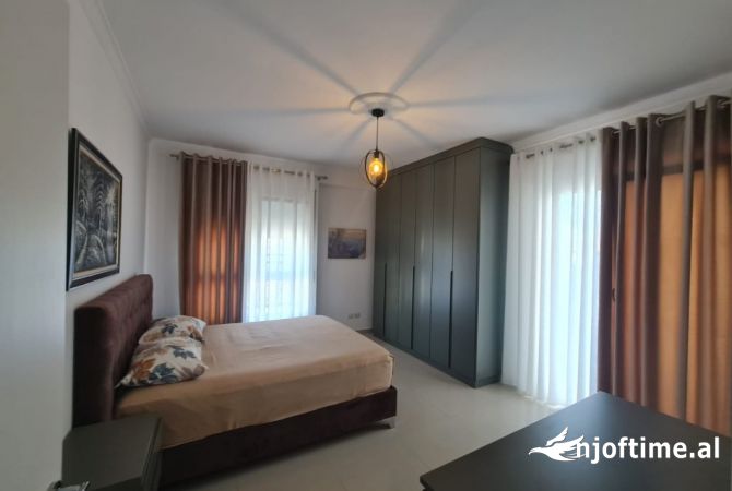 Shtepi me qera Apartament ne Tirane, 2+1, Mobilimi E mobiluar, Pagesa 700  Euro.