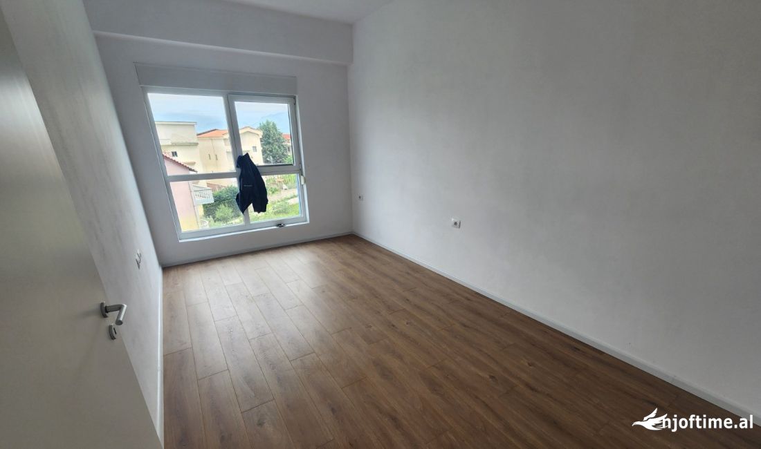 Shtepi ne shitje Apartament ne Tirane, 1+1, Mobilimi Bosh, pa mobiluar, Pagesa 89,900  Euro.