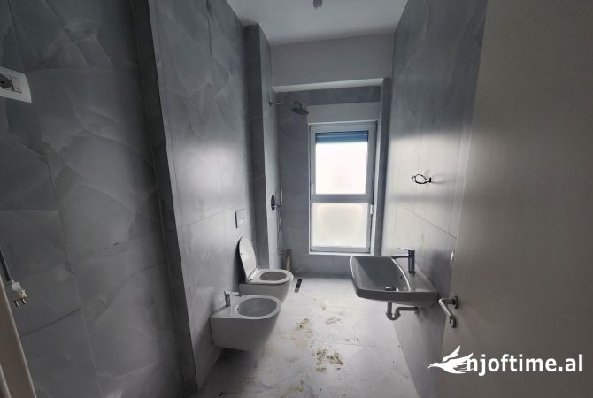 Shtepi ne shitje Apartament ne Tirane, 1+1, Mobilimi Bosh, pa mobiluar, Pagesa 89,900  Euro.