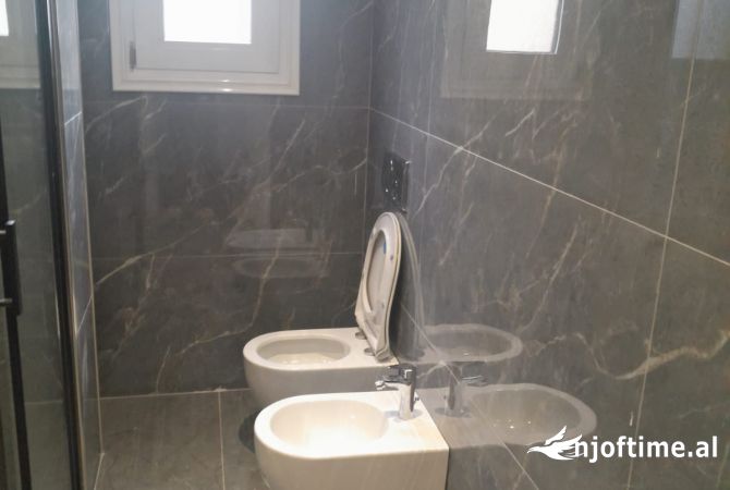 Shtepi me qera Shtepi Private ne Tirane, 2+1, Mobilimi E mobiluar, Pagesa 45,000  Leke.