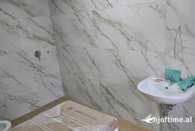 Shtepi me qera Apartament ne Tirane, 2+1, Mobilimi E mobiluar, Pagesa 75,000  Leke.