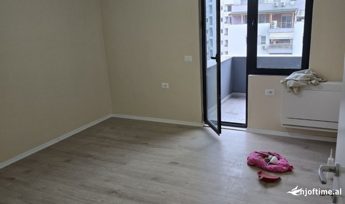 Shtepi me qera Apartament ne Tirane, 2+1, Mobilimi E mobiluar, Pagesa 75,000  Leke.