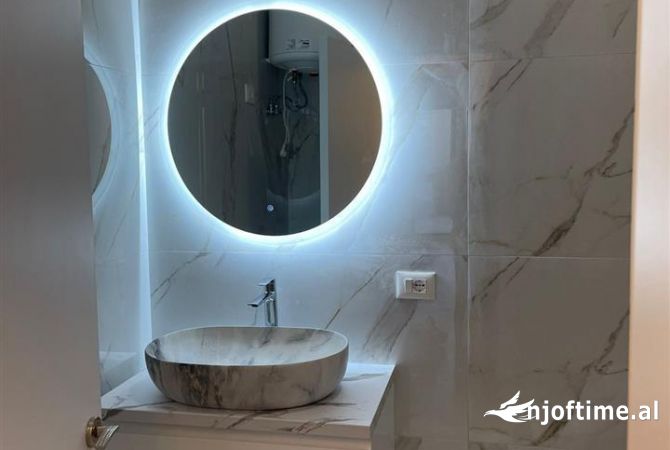 Shtepi me qera Apartament ne Tirane, 2+1, Mobilimi Bosh, pa mobiluar, Pagesa 700  Euro.