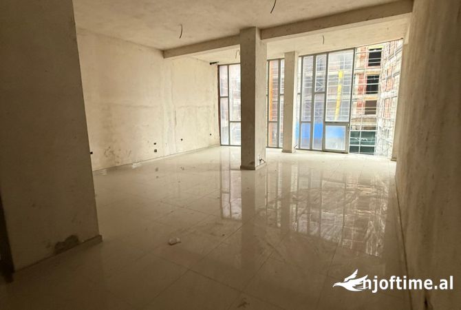 Ambient biznesi ne shitje 1+1 ne Tirane - 380,000 Euro