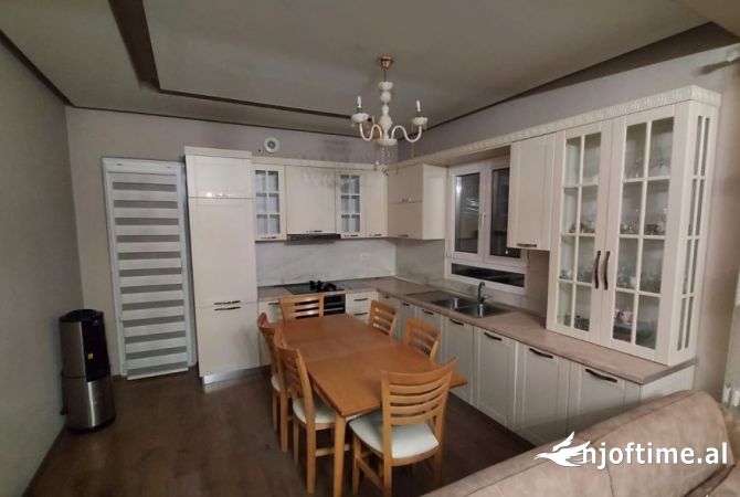 Shtepi me qera 2+1 ne Tirane - 450 Euro
