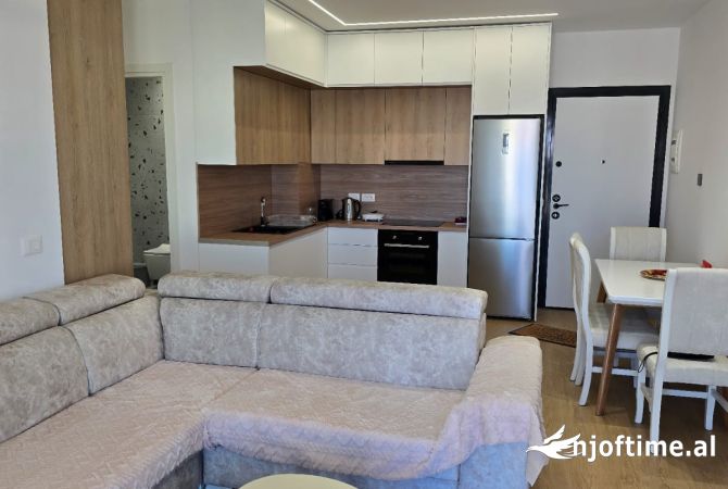 Shtepi me qera 1+1 ne Tirane - 60,000 Leke